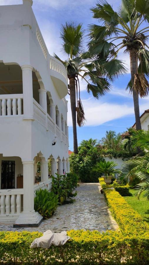 Dulaa Deema Residence Brufut Heights Tranquil Exterior photo